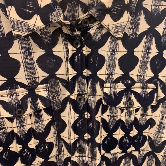 Tory Burch Kimber blouse XS navy and off white print. 2 pocket chest. NWTS - Picture 9 of 9